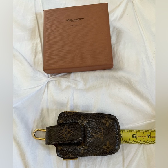 Louis Vuitton Flip Phone Case - Picture 8 of 10